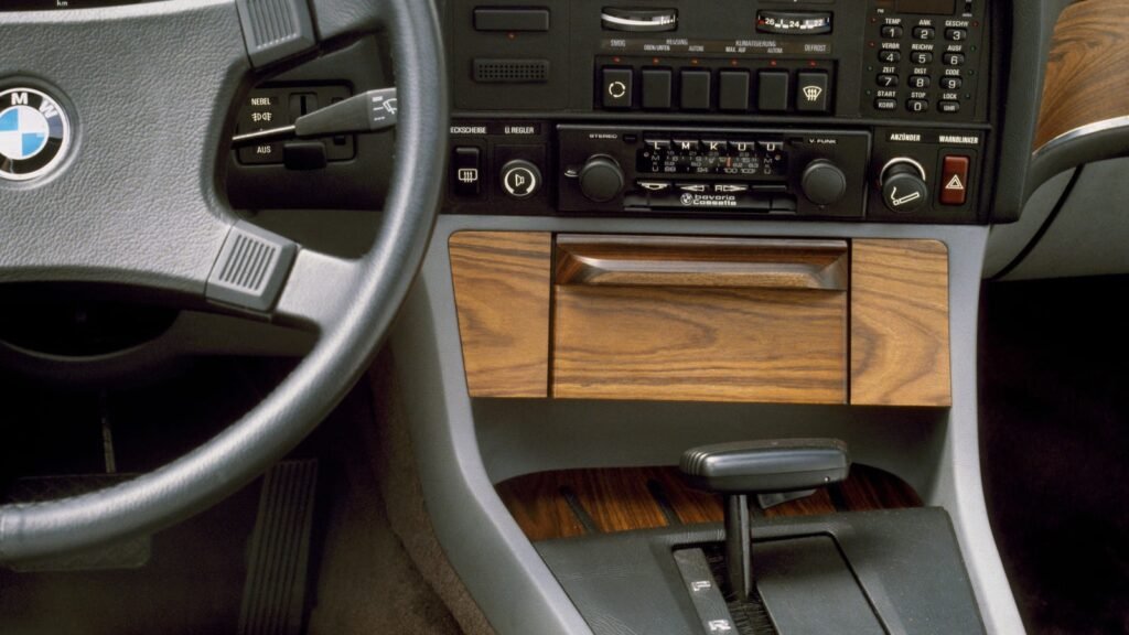 BMW E23 dashboard