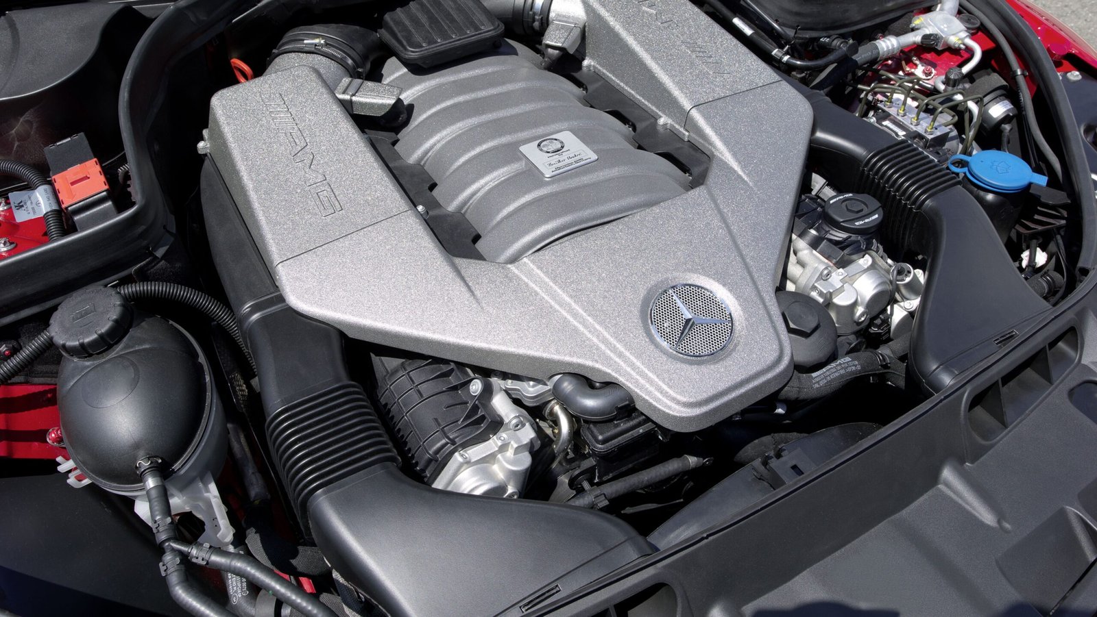 2011 Mercedes C63 red engine